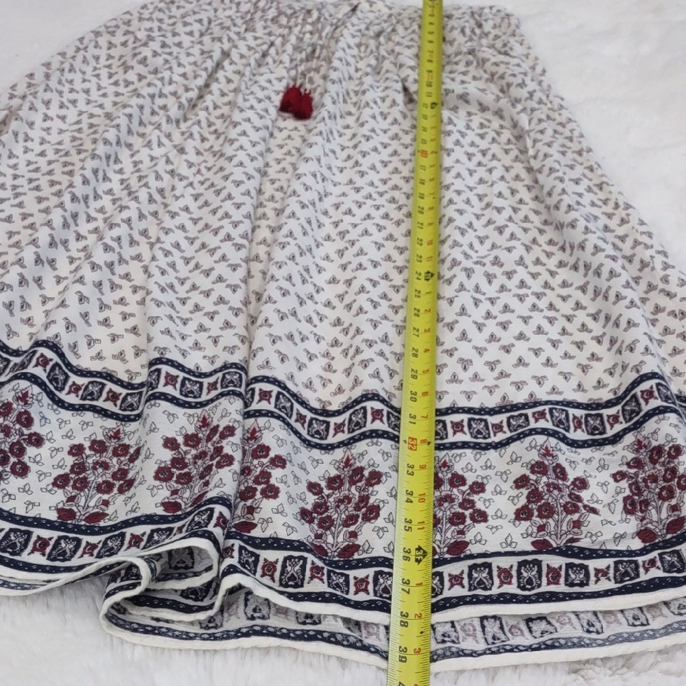 ZARA TRAFALUC Patterned Cream Skirt with Black and Red Accents - Picture 13 of 17